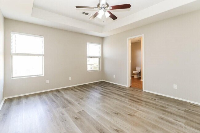 Building Photo - 16770 N Thrasher Dr