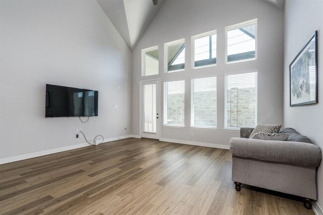 Building Photo - 25803 Rippey Gln Dr