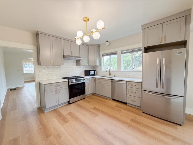 Building Photo - Renovated Single Family Home in Maxwell Park.