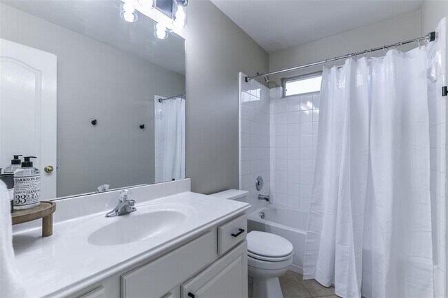 Building Photo - 3303 Aspenbrook Ct