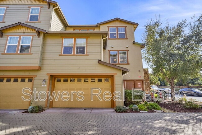 Building Photo - 718 El Paseo Cir