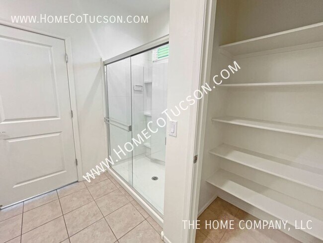 Building Photo - 7540 S Circulo Rio Blanco