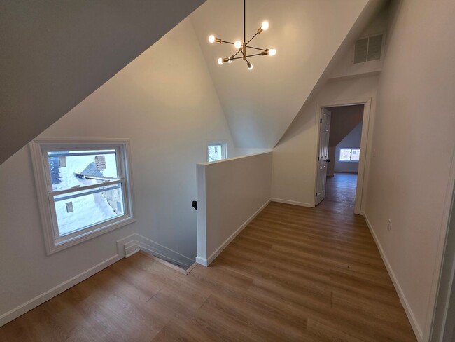 Building Photo - Fully Updated 4 bedroom 2 bathroom Apartment for rent in the Northside!