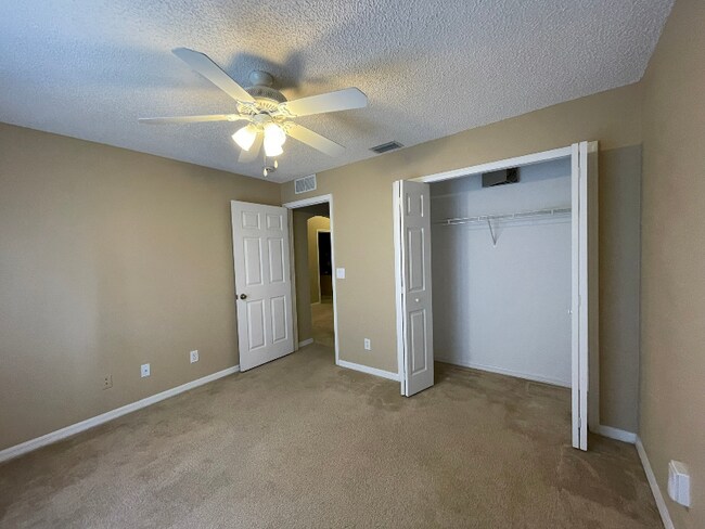 Building Photo - 4321 Swanna Dr