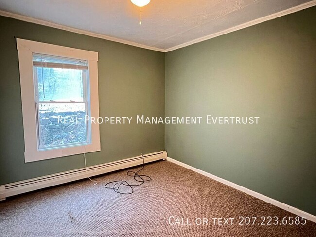 Building Photo - Spacious 2BD 1BA + Office Space apartment