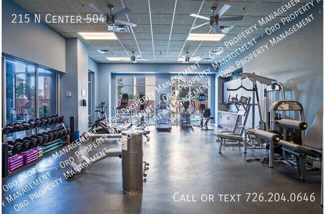 Building Photo - 215 Center St