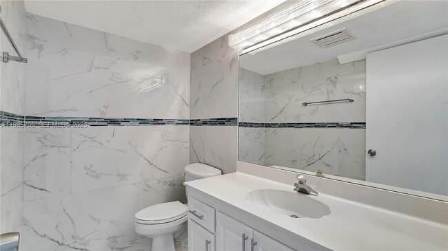 Building Photo - 205 Dunwoody Ln