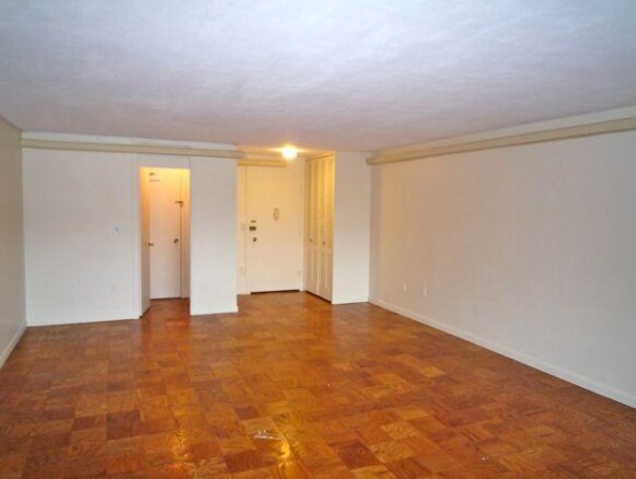 Building Photo - 16 Monmouth Ct