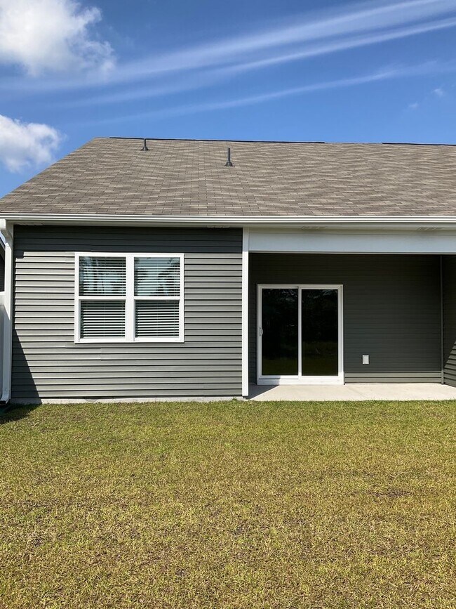 Building Photo - Welcome to this stunning townhouse in Leland, NC!