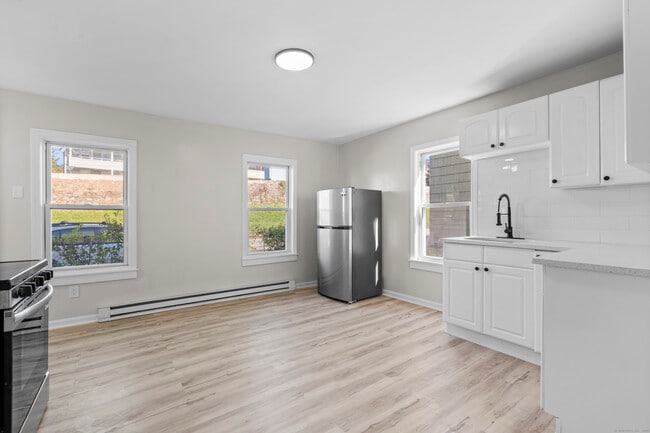 Building Photo - 243 N Main St