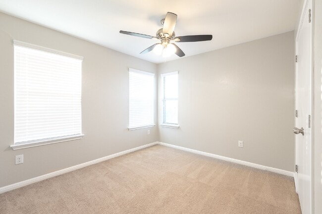 Building Photo - 4 Bedroom Home Available for September Move-In