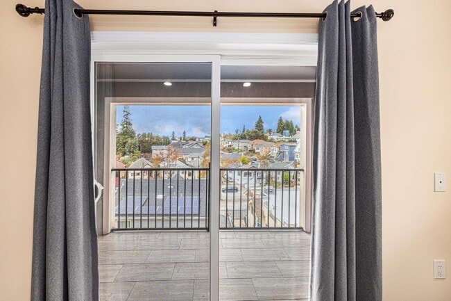 Building Photo - 2531 Wallace St