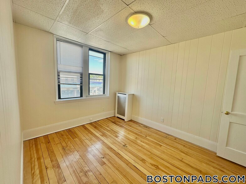 Building Photo - 439 Cambridge St