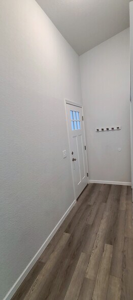 Entry with LVP - 11711 100th Ave NE