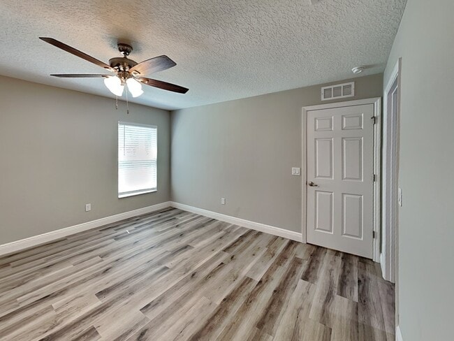Building Photo - 1866 W Hialeah Dr