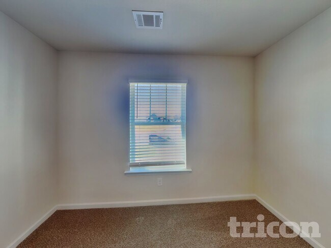 Building Photo - 1100 Amadas Dr