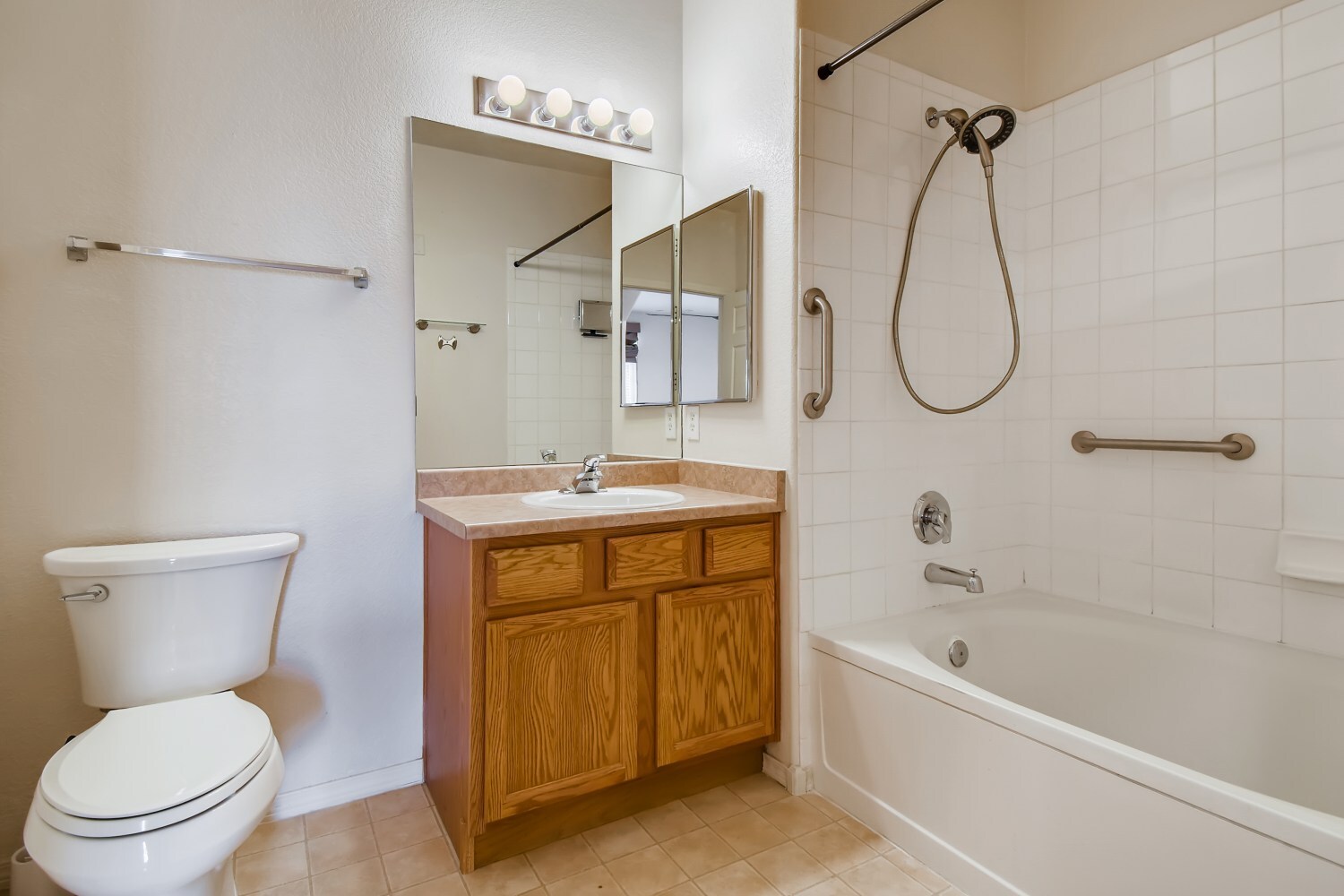 Master bathroom - 12711 Colorado Blvd