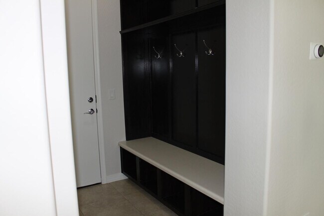 Building Photo - 3458 E Loma Vista St