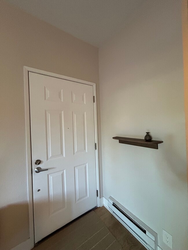 Building Photo - 57 Lakeshore Ct