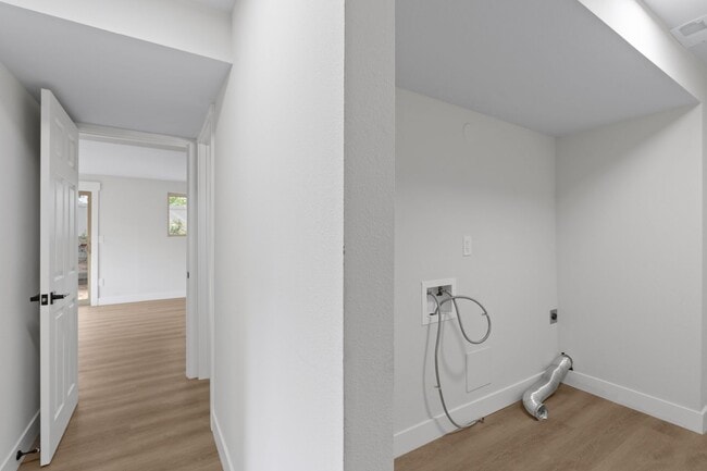 Building Photo - Gorgeous South Hill Home