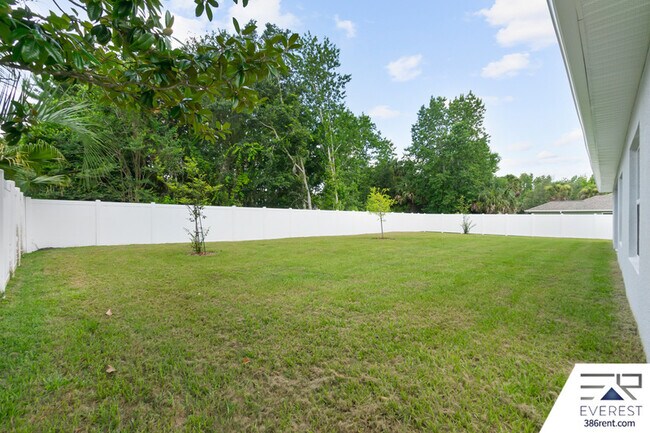 Building Photo - 8 Longview Ln