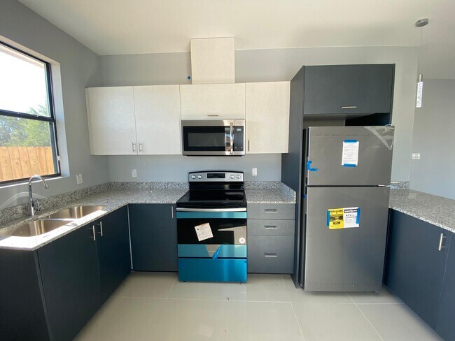 Building Photo - 1428 W Harrison Ave