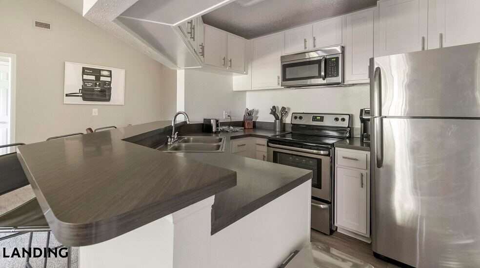 Building Photo - 10263 Whispering Forest Dr