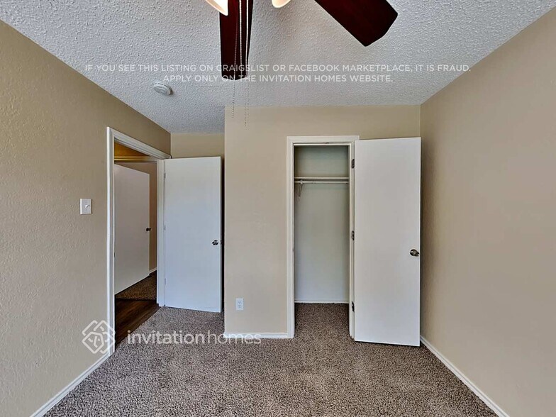 Building Photo - 2306 Lakeshore Ln