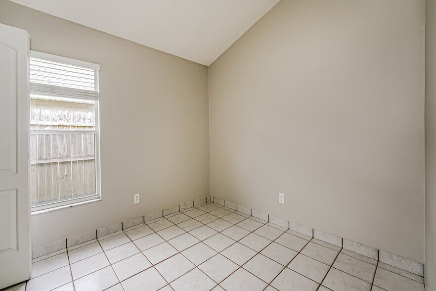 Building Photo - 9599 Lupine Ave