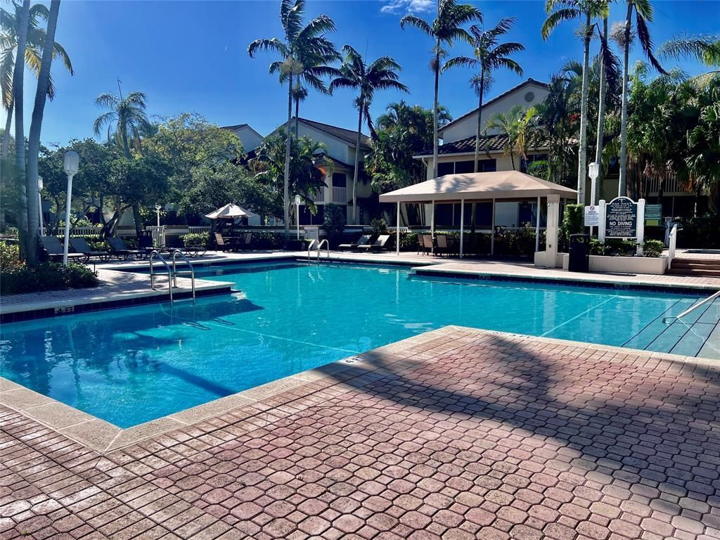 Building Photo - 8106 Glenmoor Dr