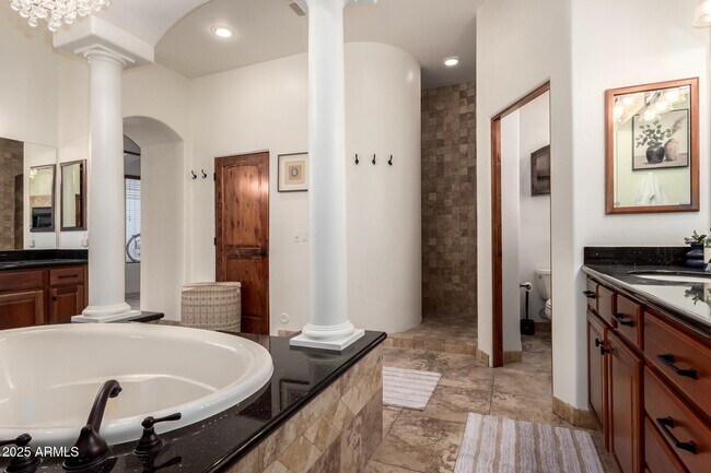 Building Photo - 2506 S 186th Dr