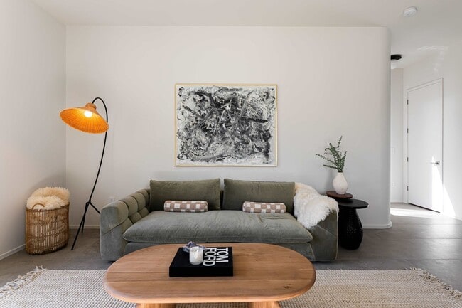 Building Photo - Great contempory home close to the heart of Greenville.