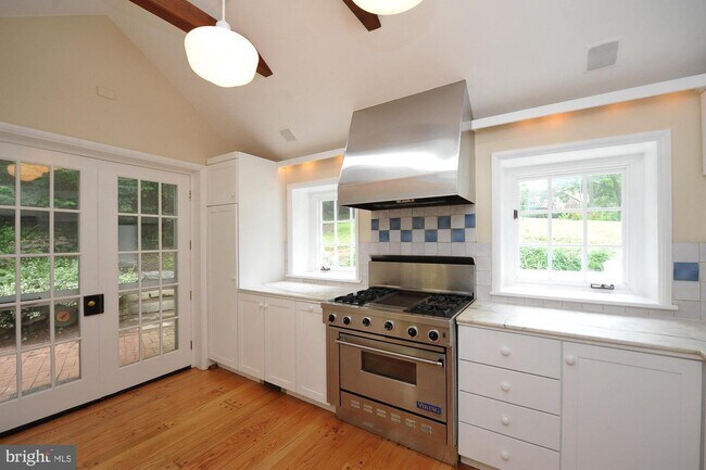 Building Photo - 1420 Creek Road Trail