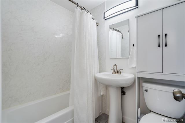 Building Photo - 5099 S Linden Dr