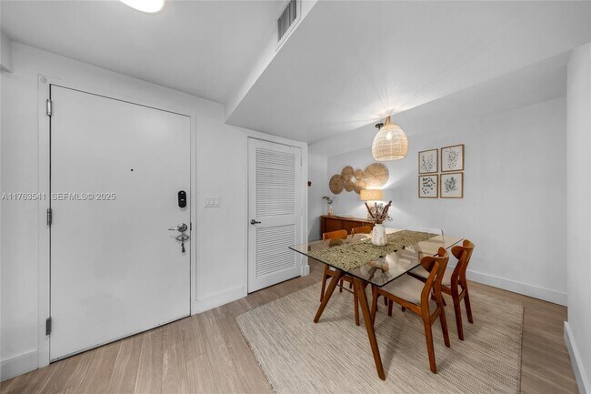 Building Photo - 1025 92nd St