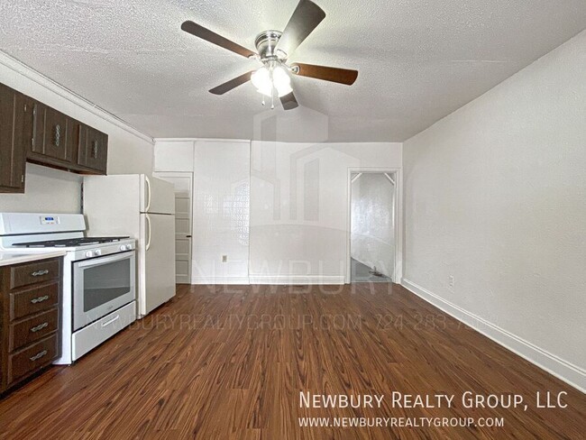 Building Photo - 29 Hickory St