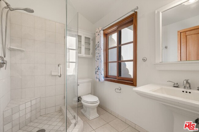 Building Photo - 7917 Westlawn Ave