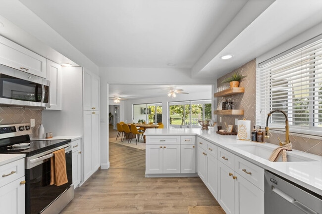 Building Photo - 460 Magellan Dr