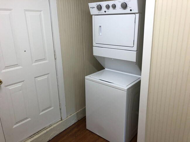 Building Photo - Single Family House For Rent - Newly Remod...