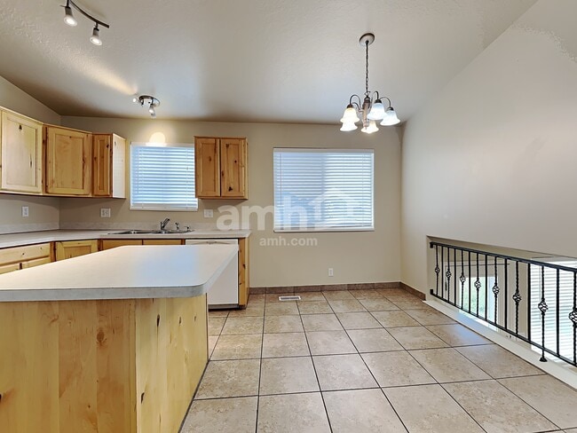 Building Photo - 3795 W 850 S