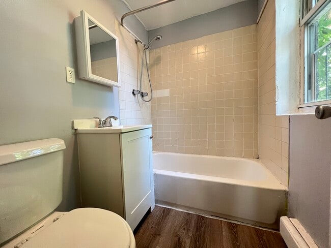 Unit 1R - 38 Bartholdi Ave