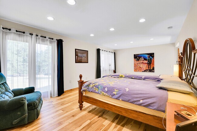 Building Photo - 29934 Paint Brush Dr