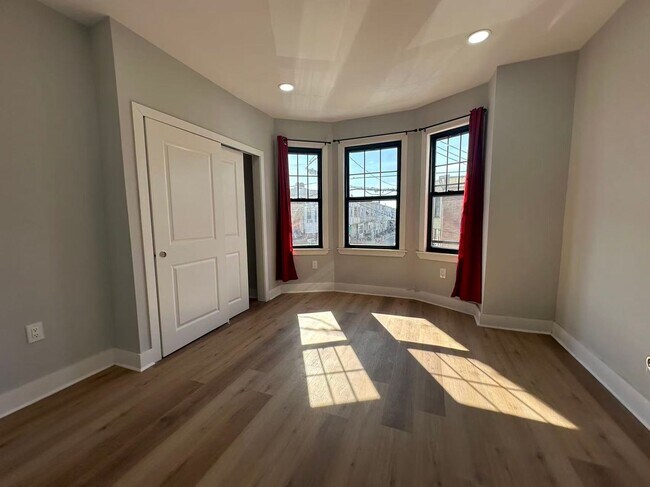 Building Photo - 3b1b house available in South Philly
