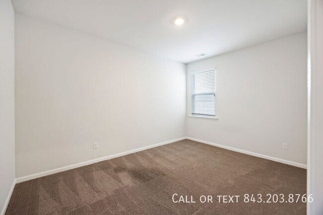 Building Photo - 103 Green Passage Ln