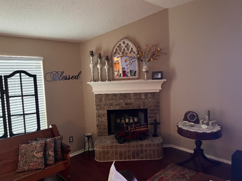 Building Photo - 335 Mesquite Hill Dr