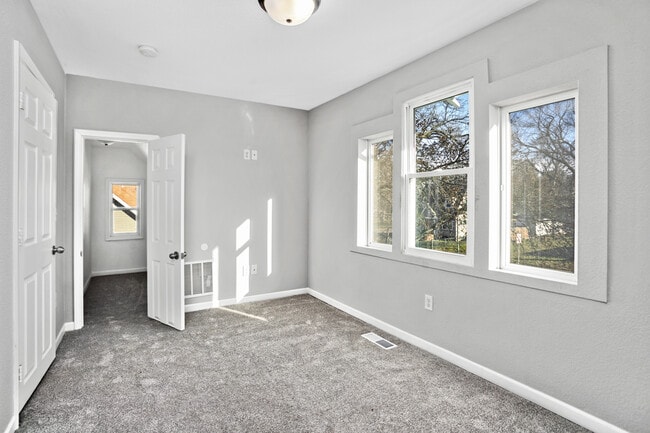 Building Photo - 319 6th St NW