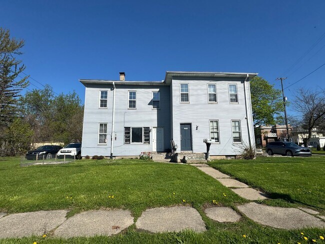 Building Photo - 1203 S Hamilton St