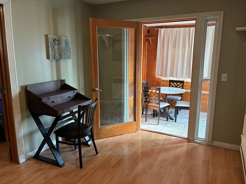 Sun Room - 3457 Plata St