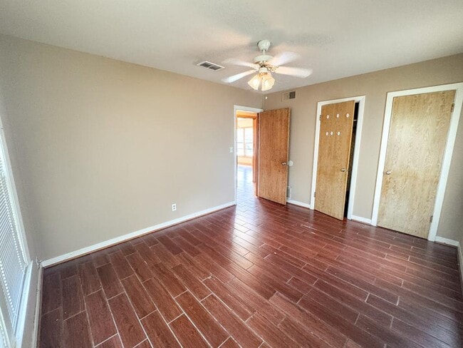 Building Photo - 8103 N Navarro St
