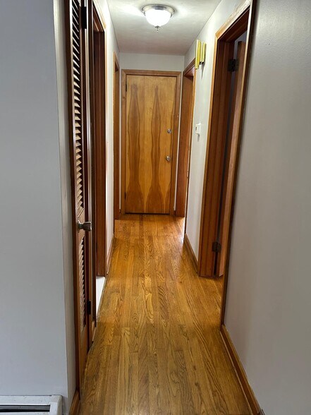 Building Photo - 121 Pinehurst Ave